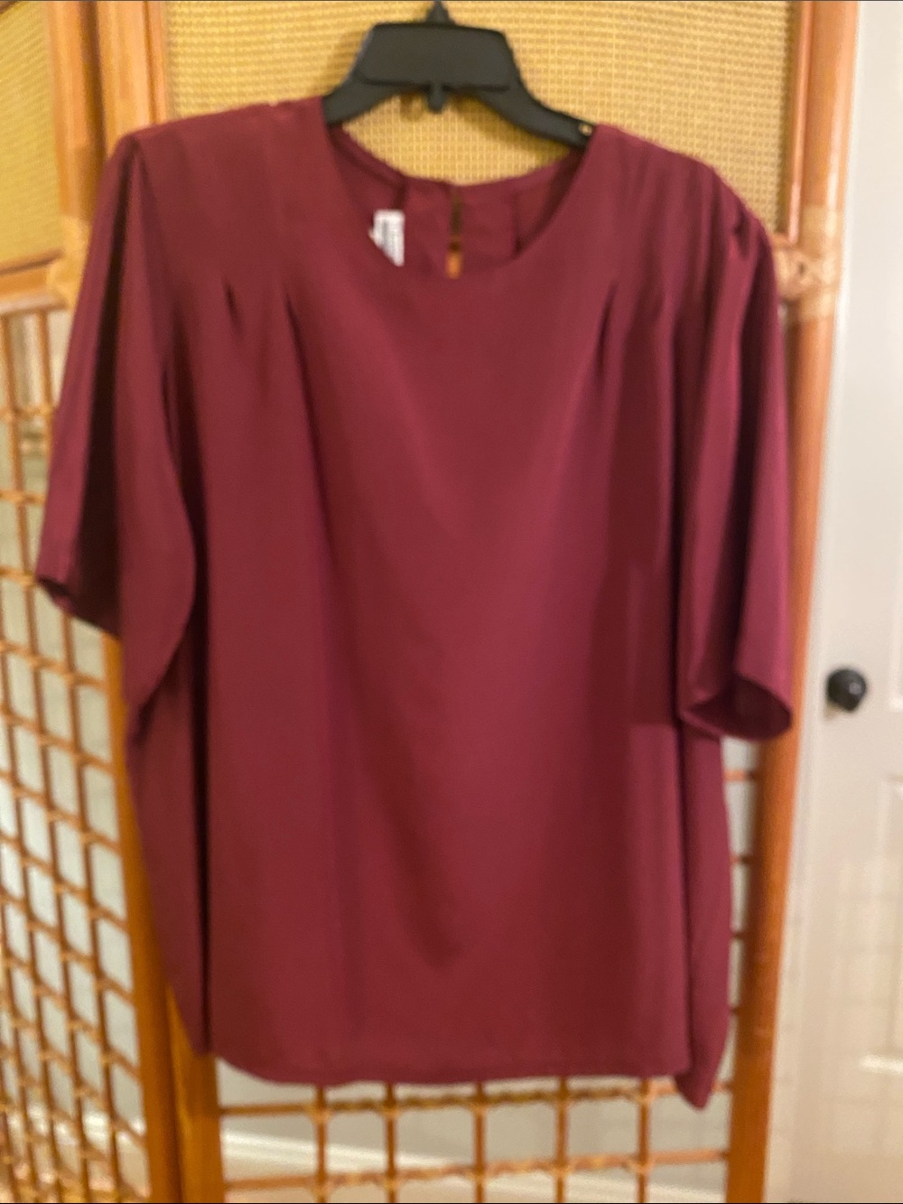 Plus-Size Short Sleeve Tunic Top in Wine